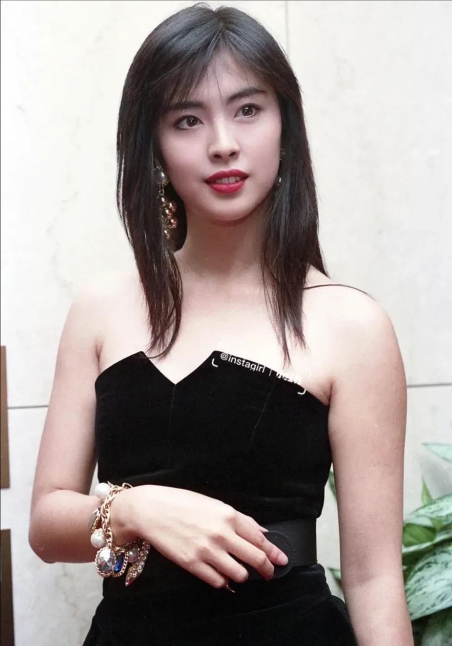 想不到,毁了自己一生的齐秦竟还能老牛吃嫩草  王祖贤年轻时风华绝代