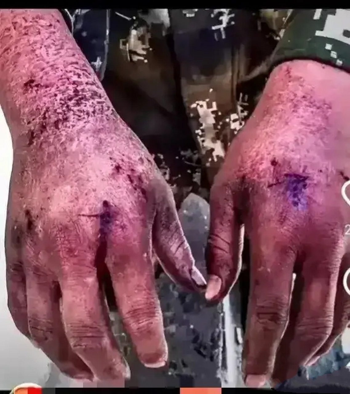 中国军人的手 这就是中国军人保家卫国的手!