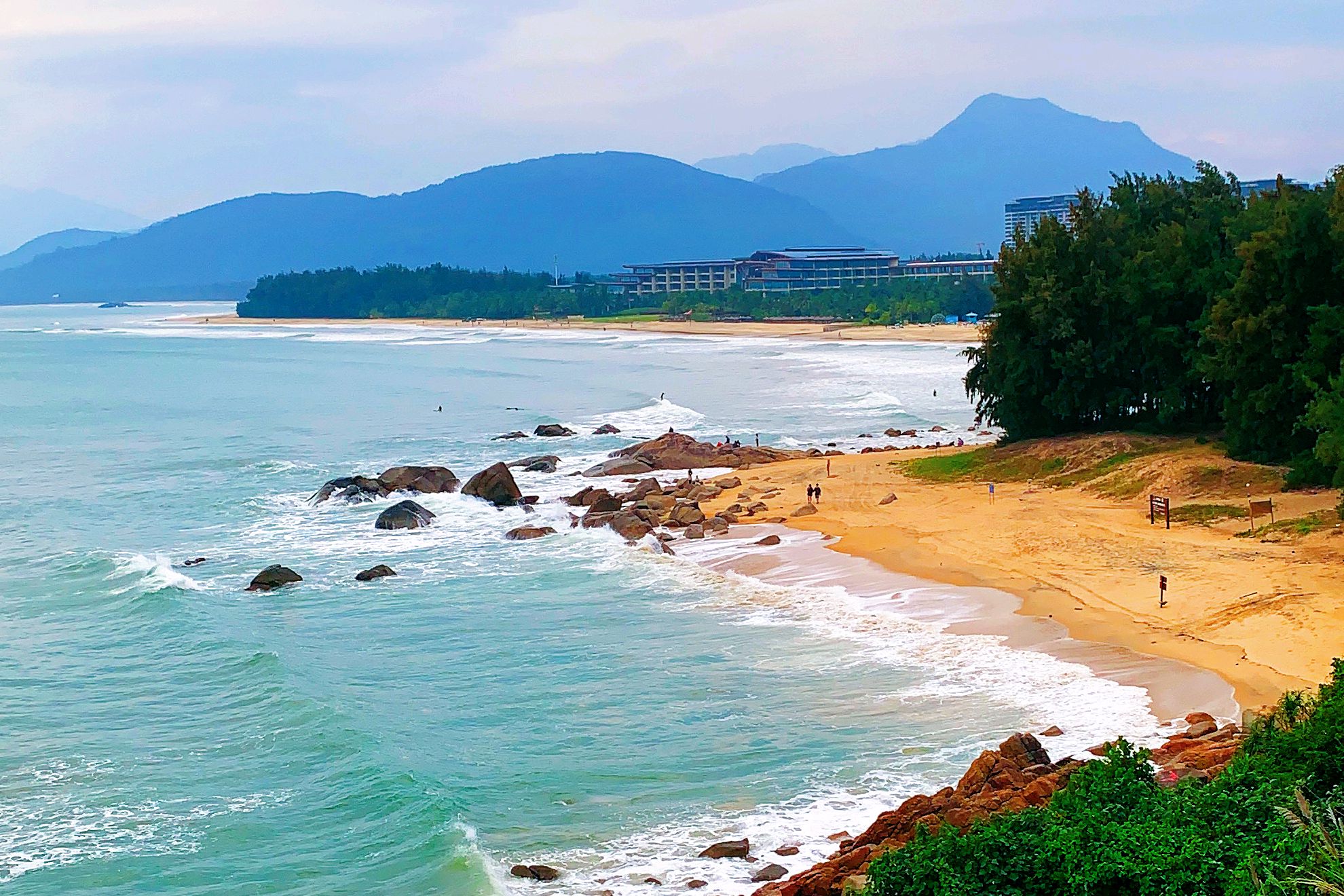 海南万宁有处风景绝美的海湾,没有过度商业化,却少有人知道这里