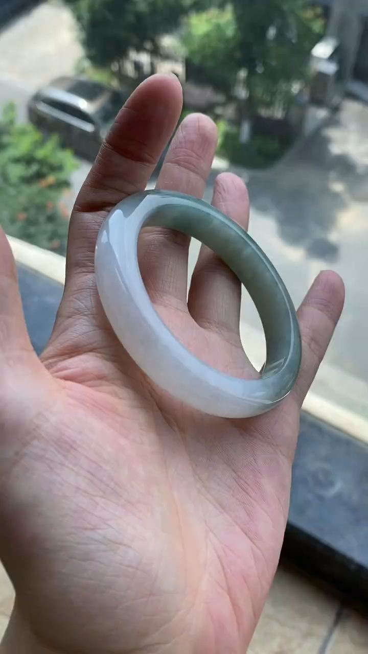 半山半水翡翠手镯