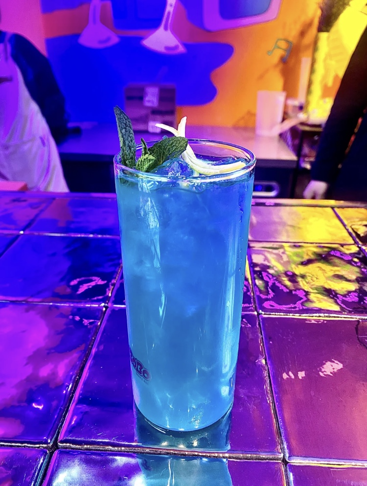 蓝精灵鸡尾酒介绍图片