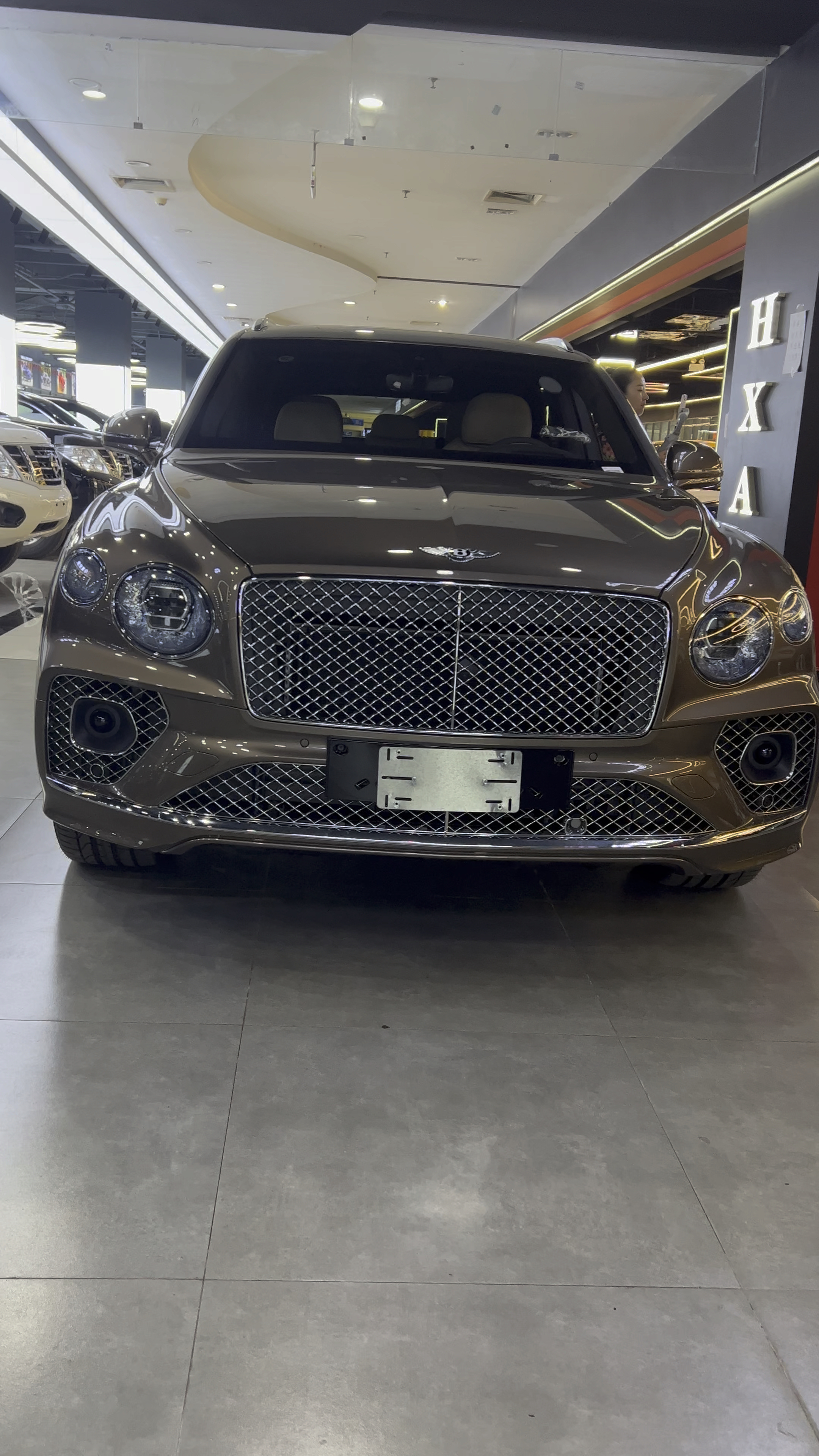 港口宾利添越首发限量版跳水价