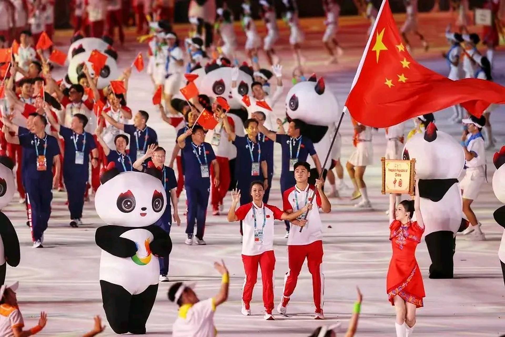 日本运动员在大运会入场时,全场安静,如入无人之境,基本没啥反应.