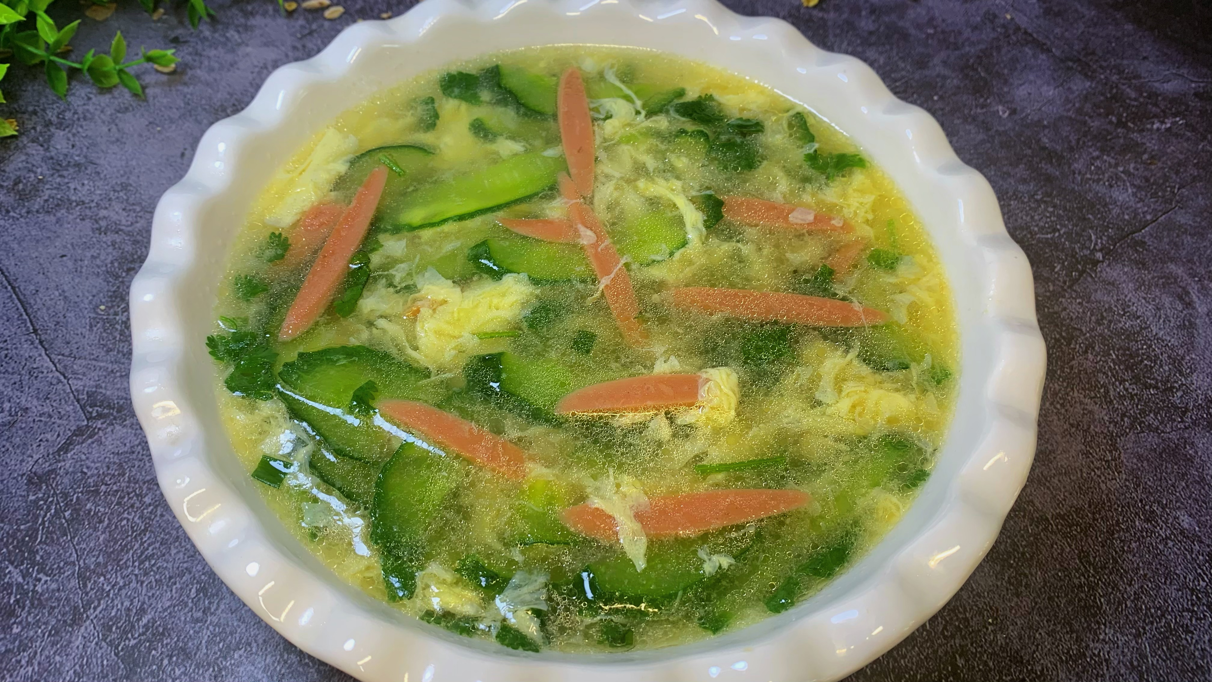 大鱼大肉吃多了,就来一碗这样的黄瓜鸡蛋汤,清淡爽口,营养美味