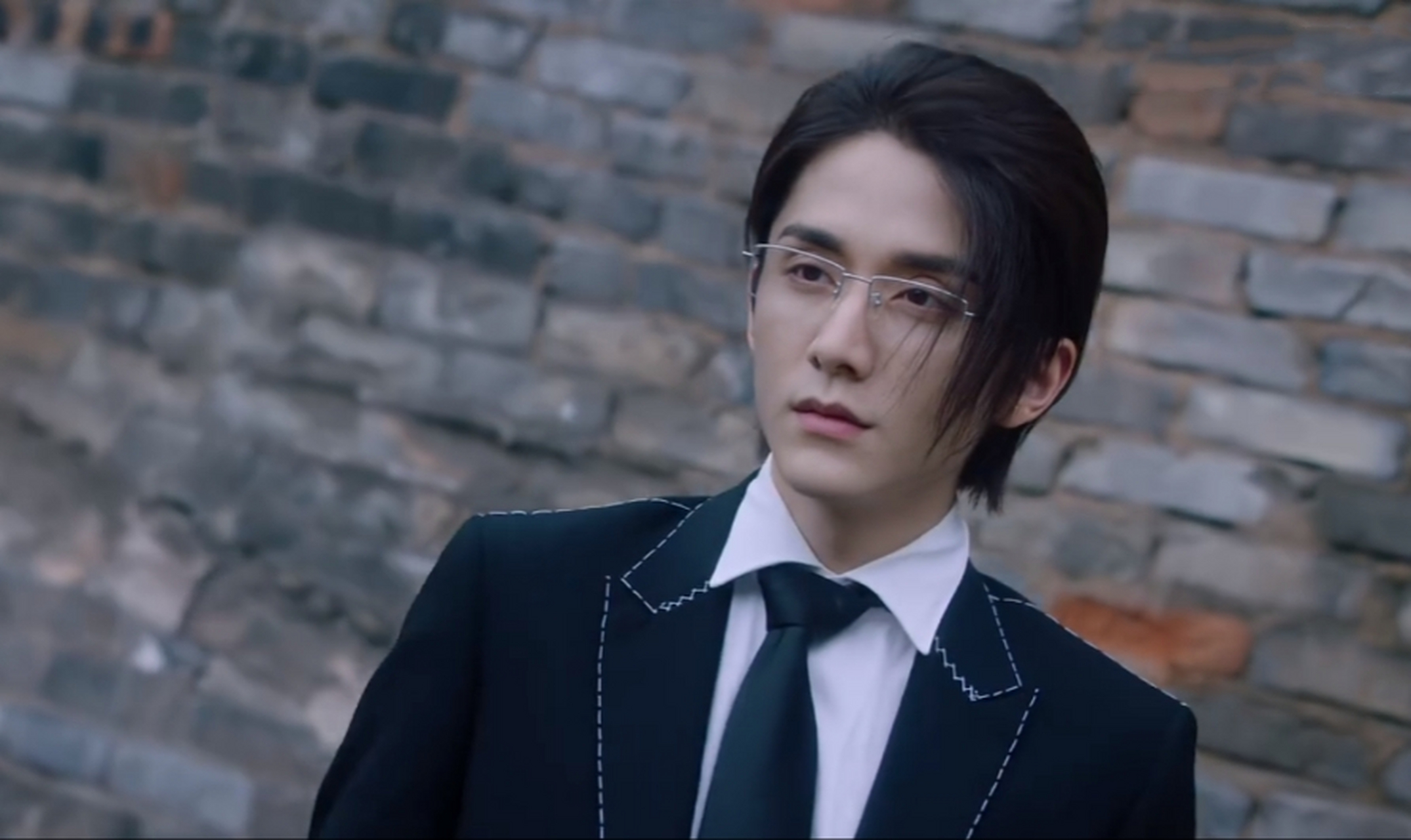 不过,2019年王一博凭借一部双男主已经爆红了,如