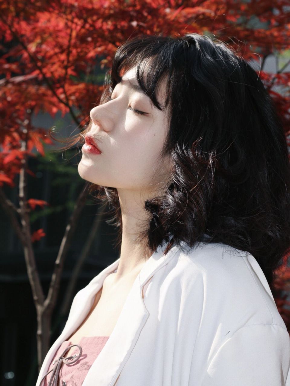 迷你文艺气质|短卷发美女写真