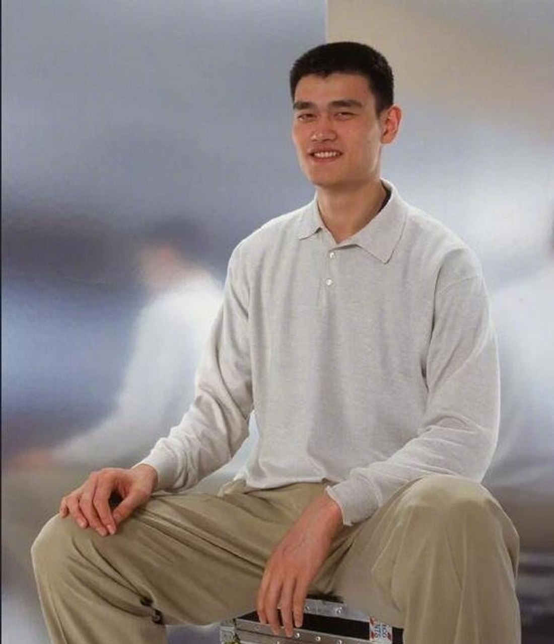 老照片,姚明年轻时拍摄的写真! 看起来也很洒脱! #中国篮球