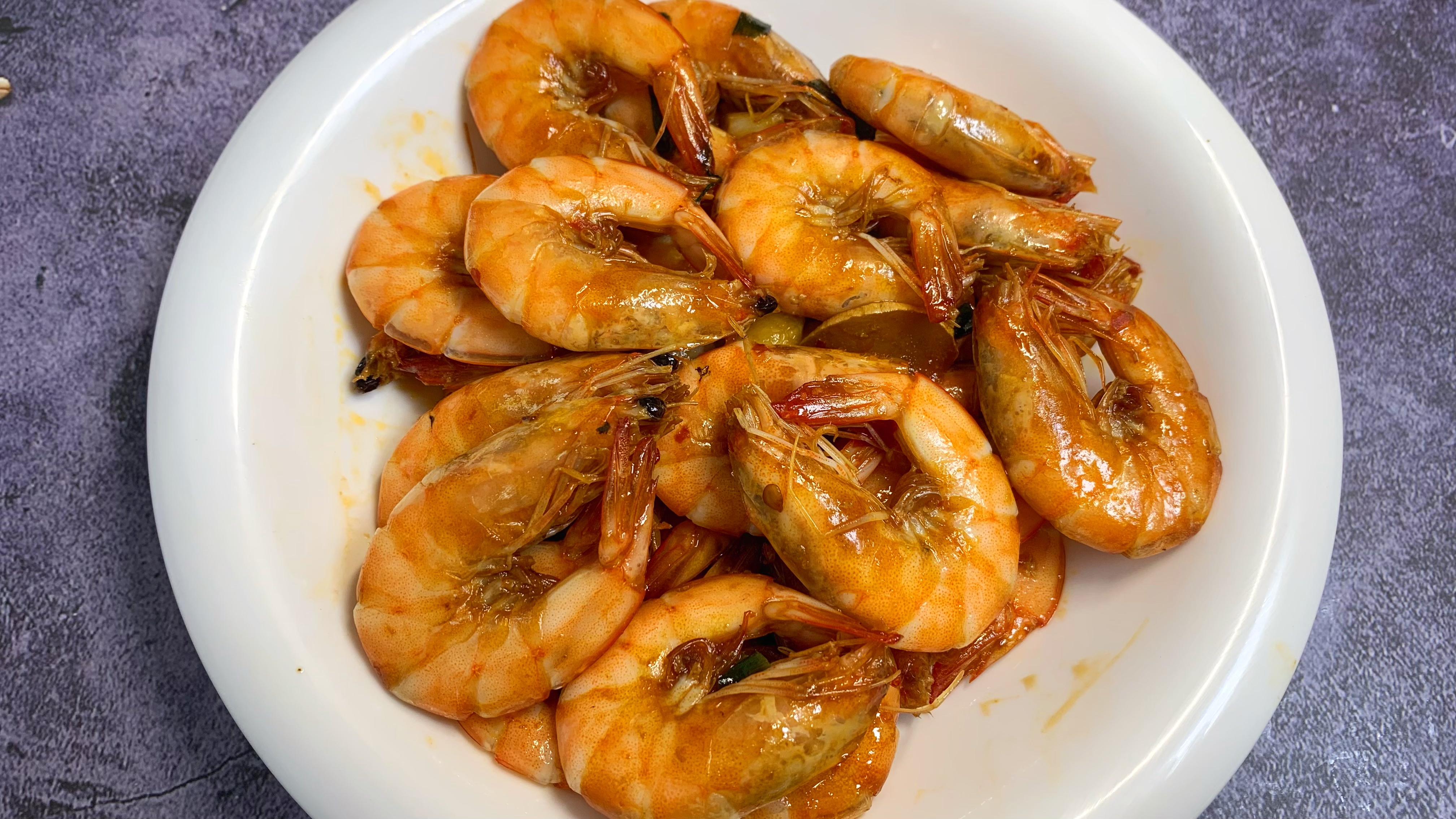 大厨分享红烧大虾好吃的做法,肉质鲜嫩营养美味,大人小孩都爱吃