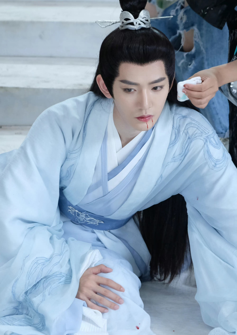 这帅哥真的就是为古装而生啊,扮相着实令人惊艳啊!