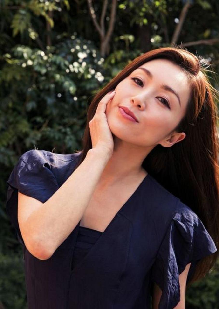 酒井法子,1971年2月14日出生于日本福冈,日本女歌手,演员,词作者