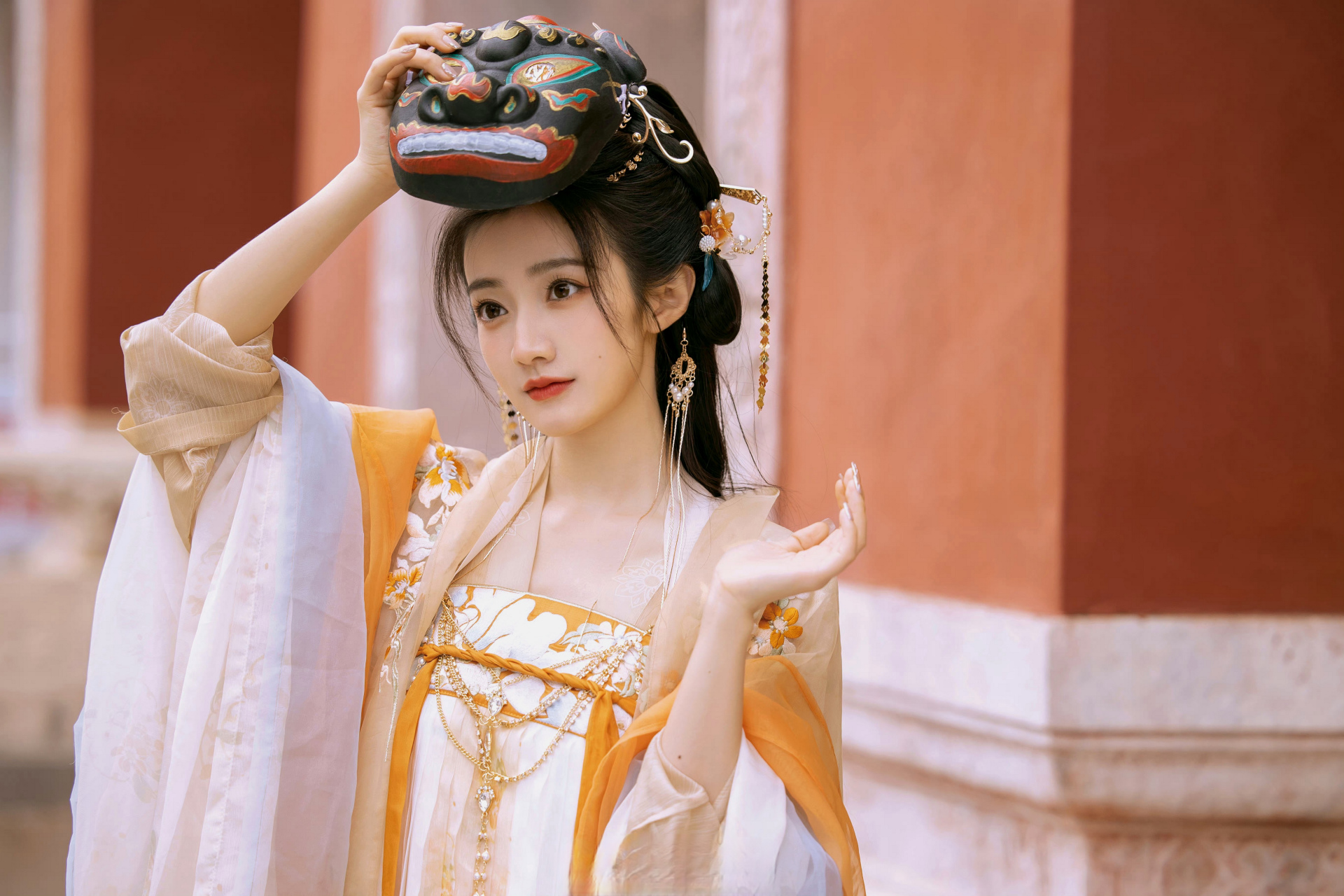 红酥手,黄縢酒,满城春色宫墙柳 #汉服# #诗词