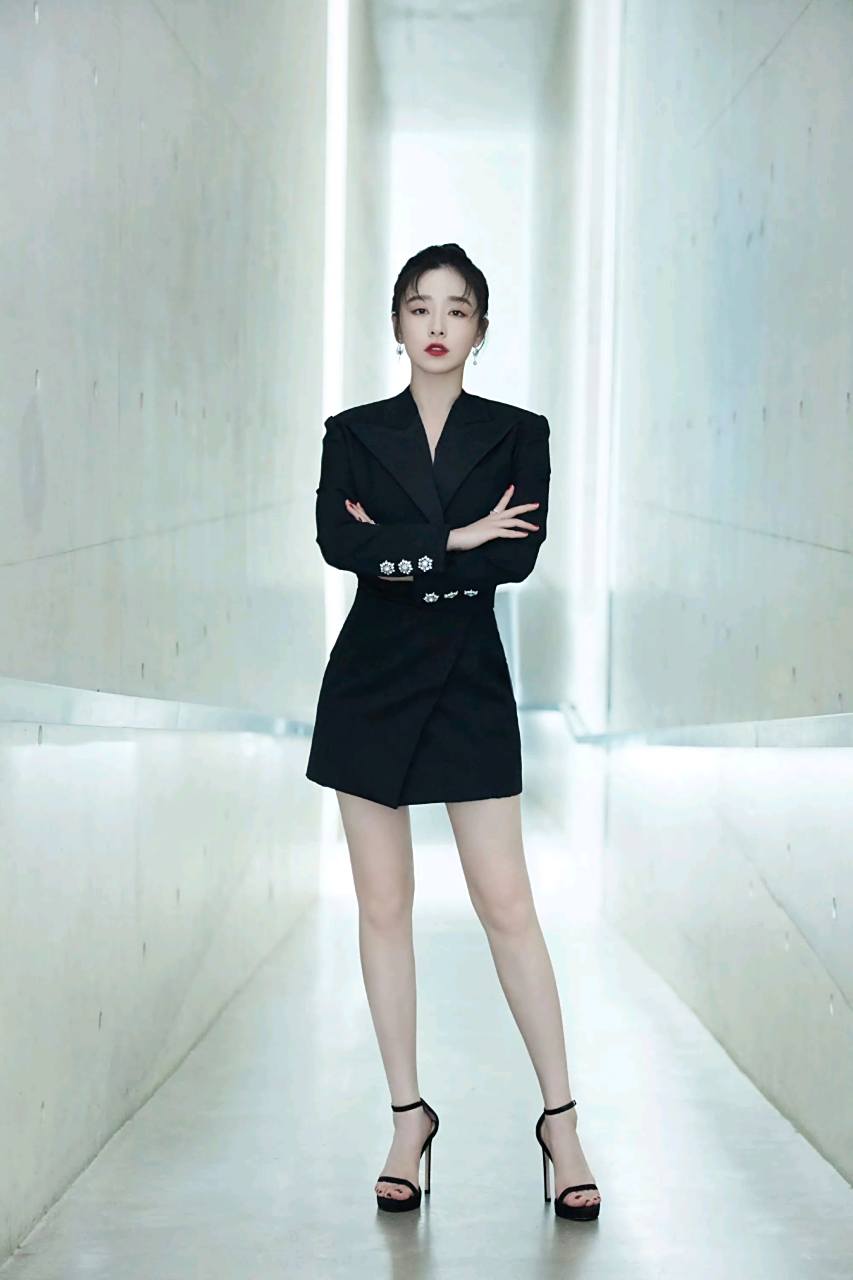 阚清子黑色一字高跟鞋造型#娱乐大赏# #惊艳瞬间# #娱乐明星