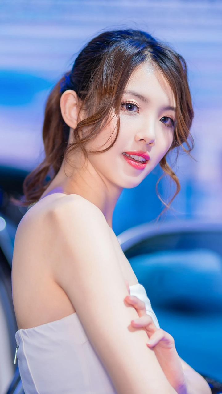 女神级车模～黄义婷[鲜花]