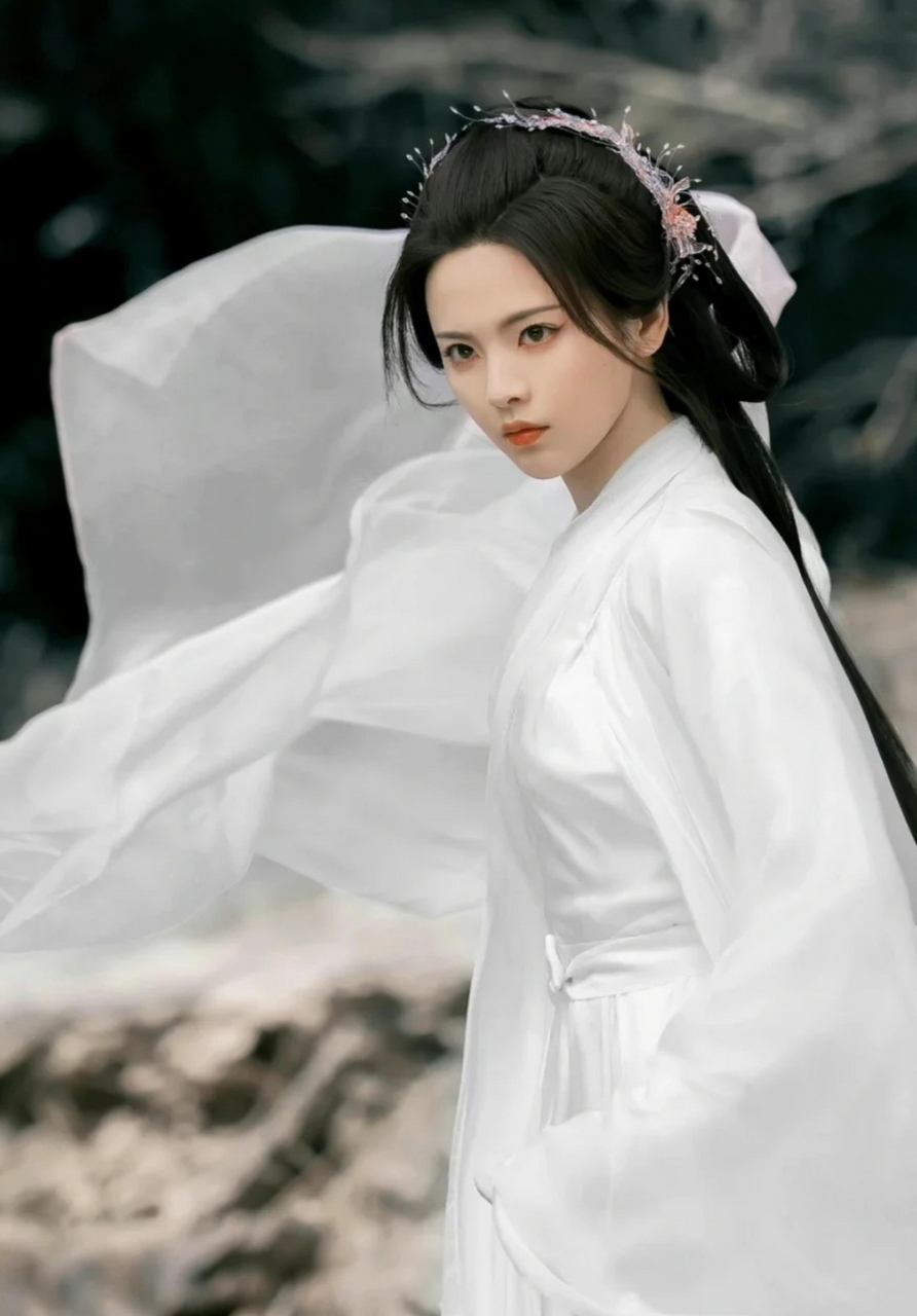 一袭白衣舞飘然,很适合演白月光啊#杨超越