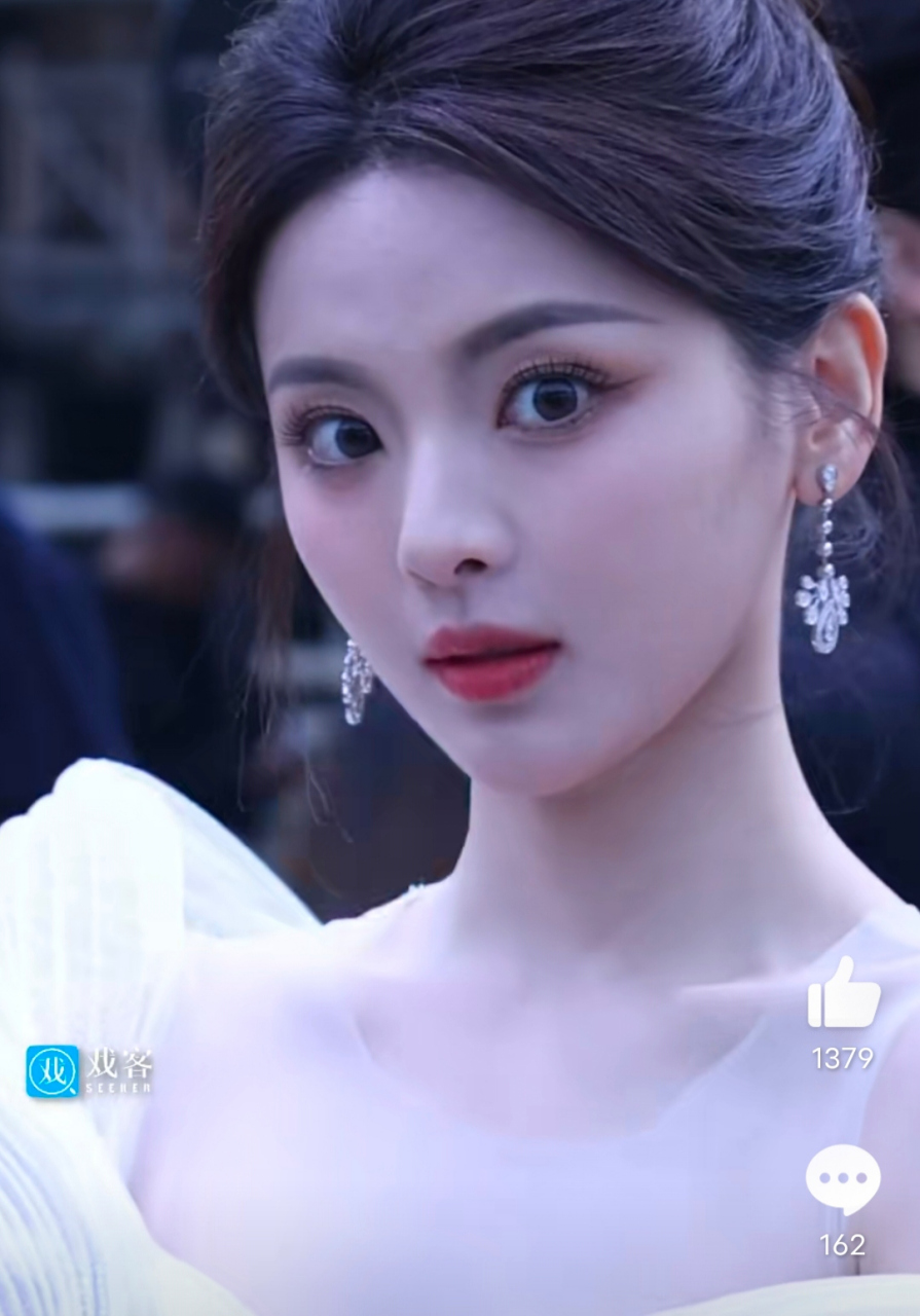 杨超越真的很美,又真的好呆,太奇怪了 67.