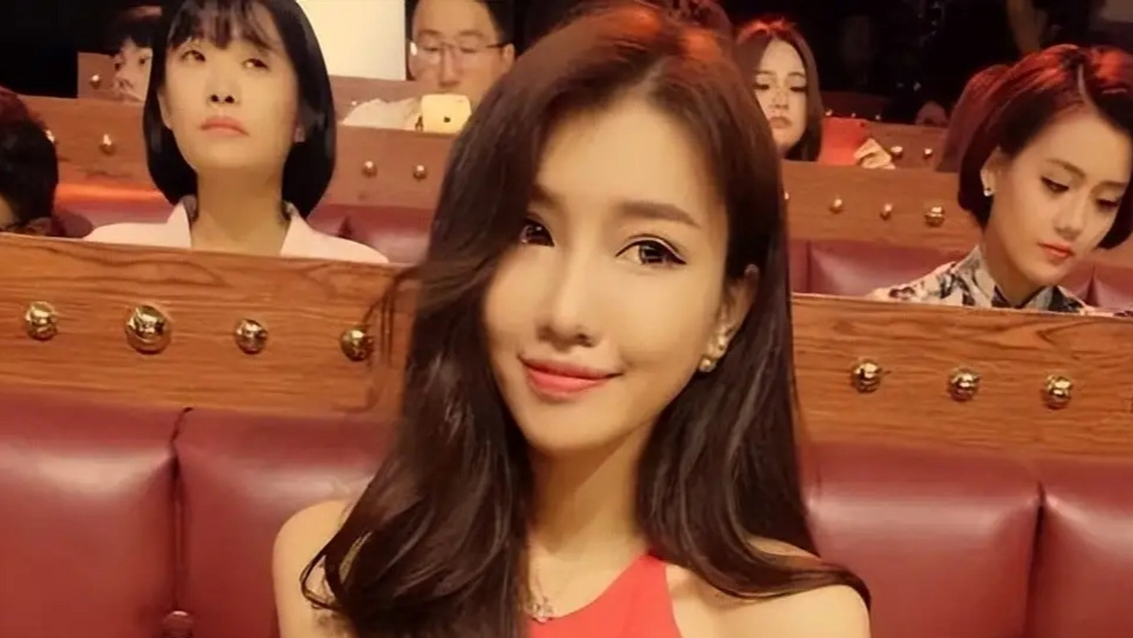 1米77的美女马阳阳,成为郭艾伦的女朋友,艾伦有人管了,就不会跟裁判