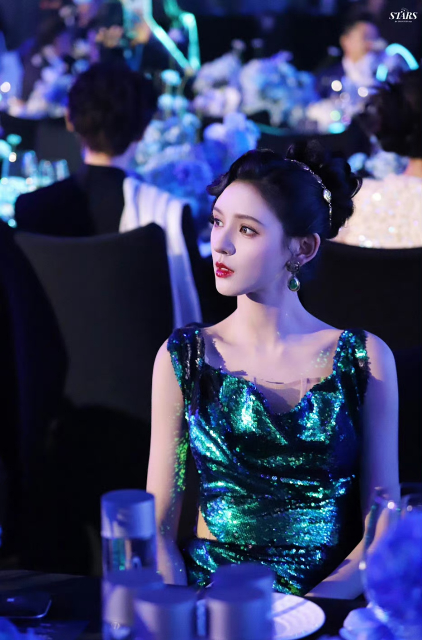 王思聪最美前任张予曦,这几张我以为是ai