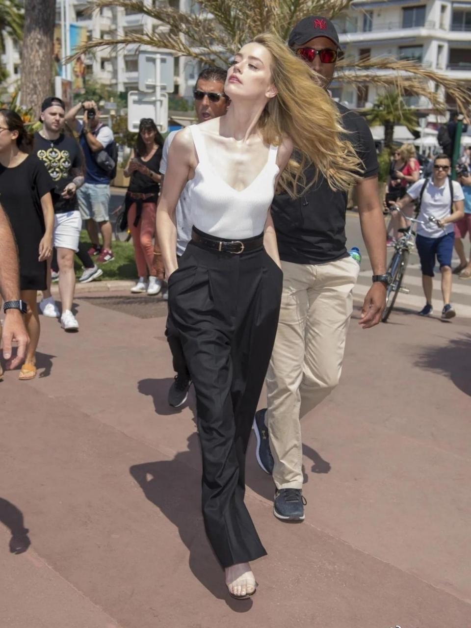 马斯克前女友艾梅柏希尔德为什么叫海后