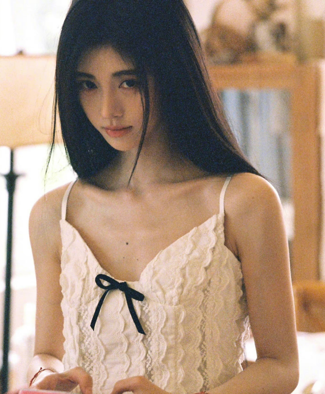 鞠婧祎最新白色蕾丝吊带写真,又纯又欲太漂亮啦 #鞠婧祎白色吊带裙