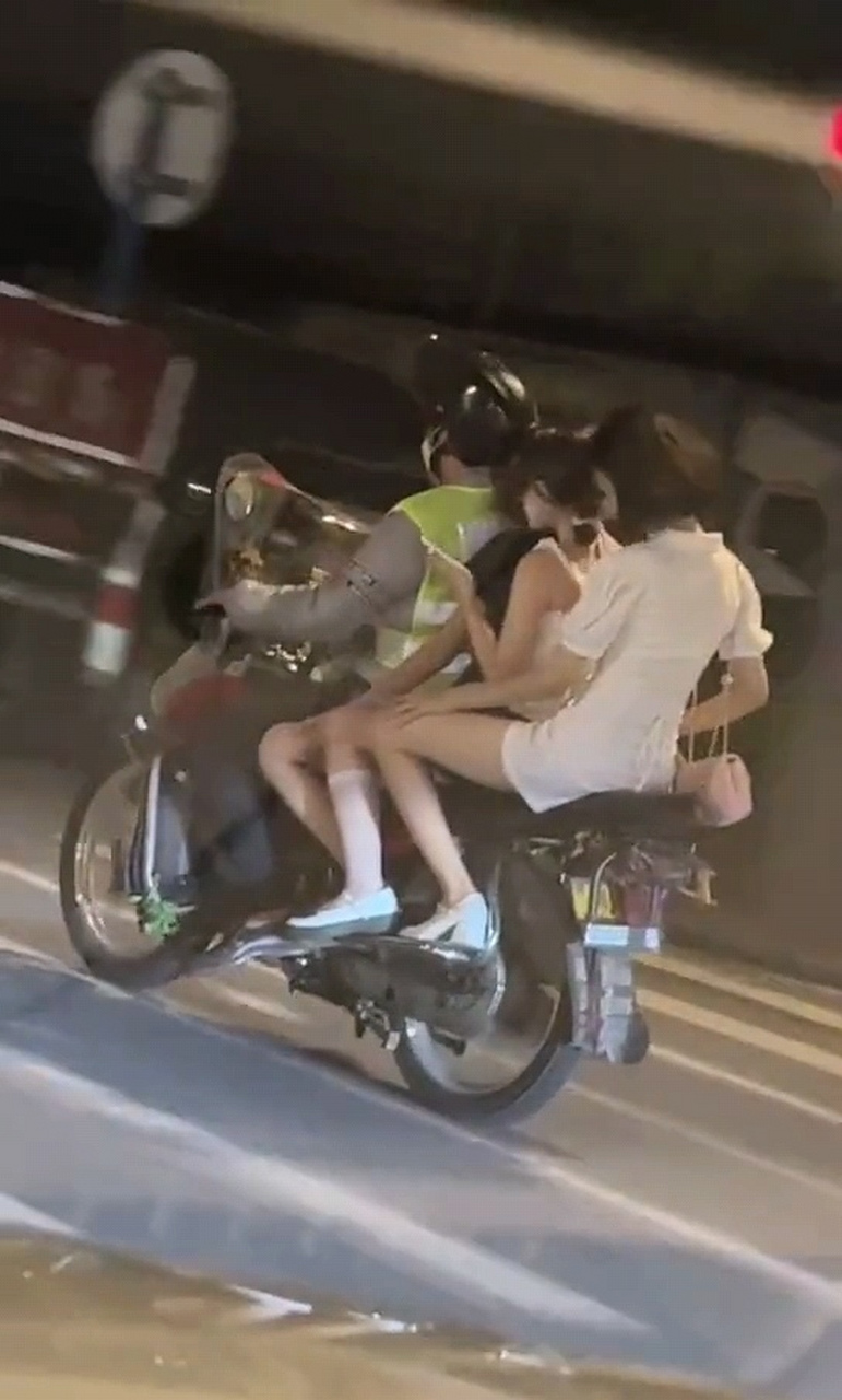 摩托车严重超载了,我要不要举报他?