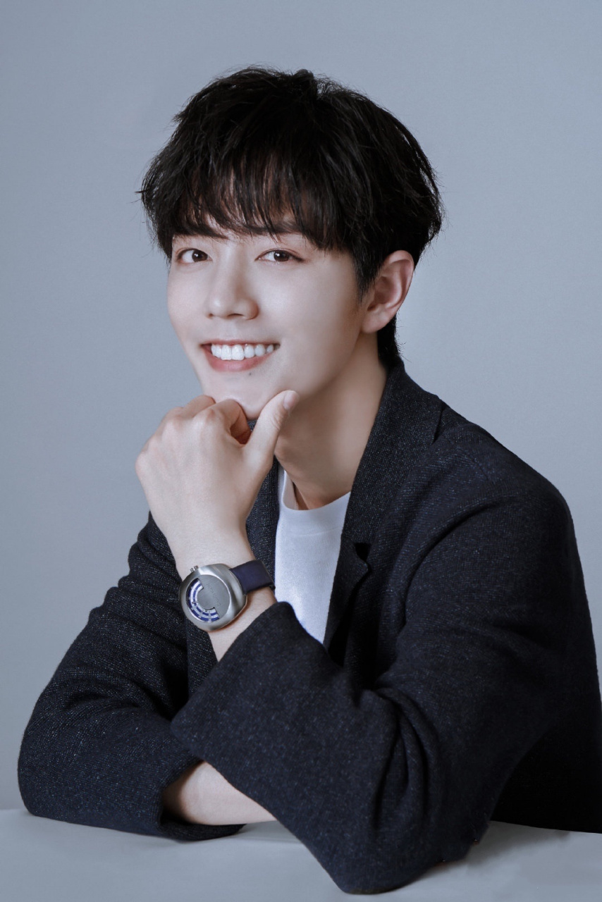 考古肖战#  专注帅,无限阳光的魅力… 好甜哦[期待]