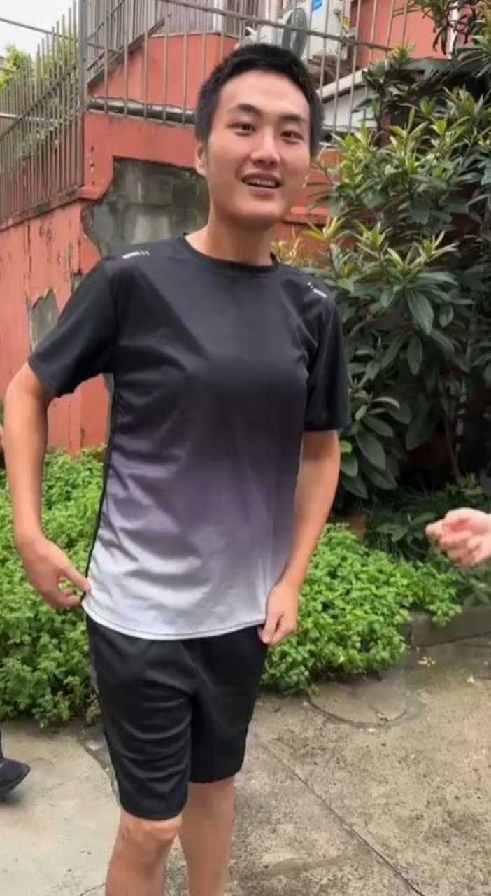 山泥若出狱,瘦得大变样  若子为了看uzi冒泡赛,缝纫机踩的都冒火星子