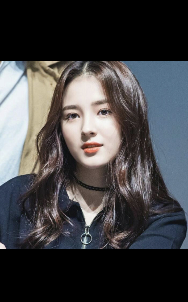 韩国最漂亮的女明星   李承利,2000年4月13日出生于韩国大邱广域市.