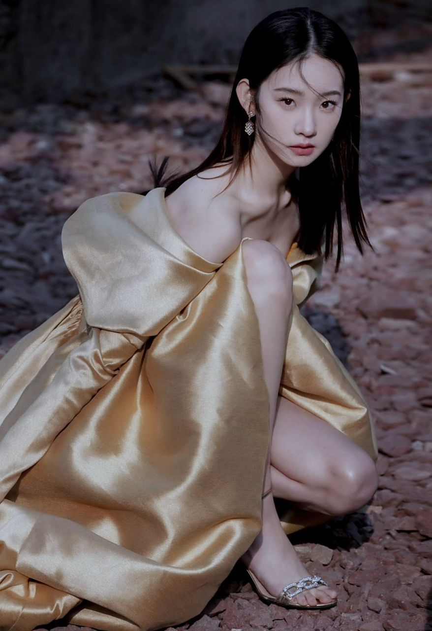 张艺凡# 清纯妩媚,甜美可爱,性感撩人#4月创作打卡挑战赛