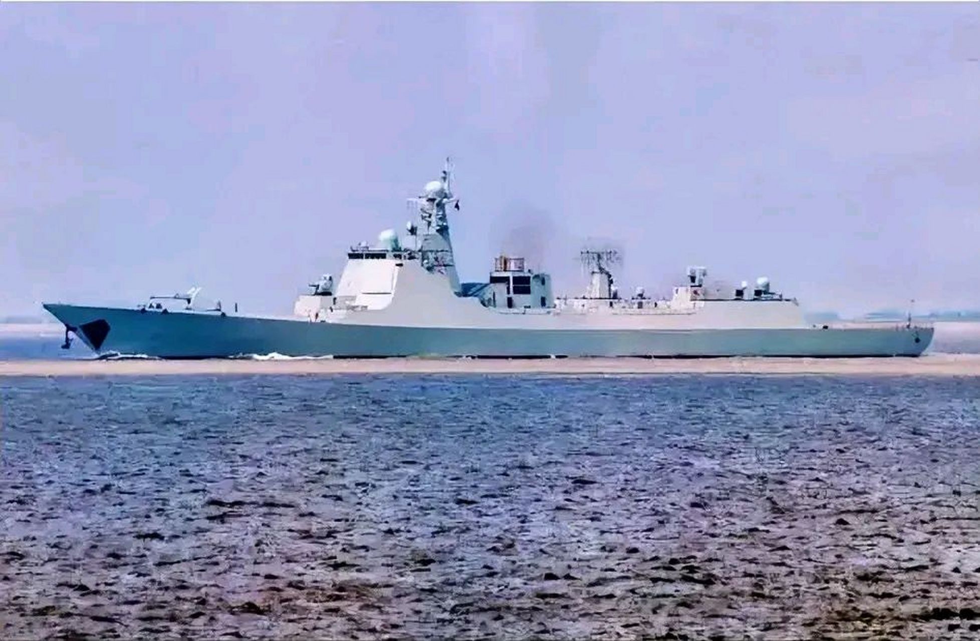 055和052dl驱逐舰数据偏少  近日,有关中国海军舰队装备的消息引起了