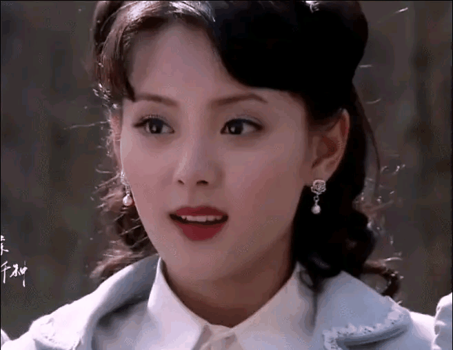 同脸不同命,杨超越撞脸小刘佳,锦鲤附体,资源像开了挂!