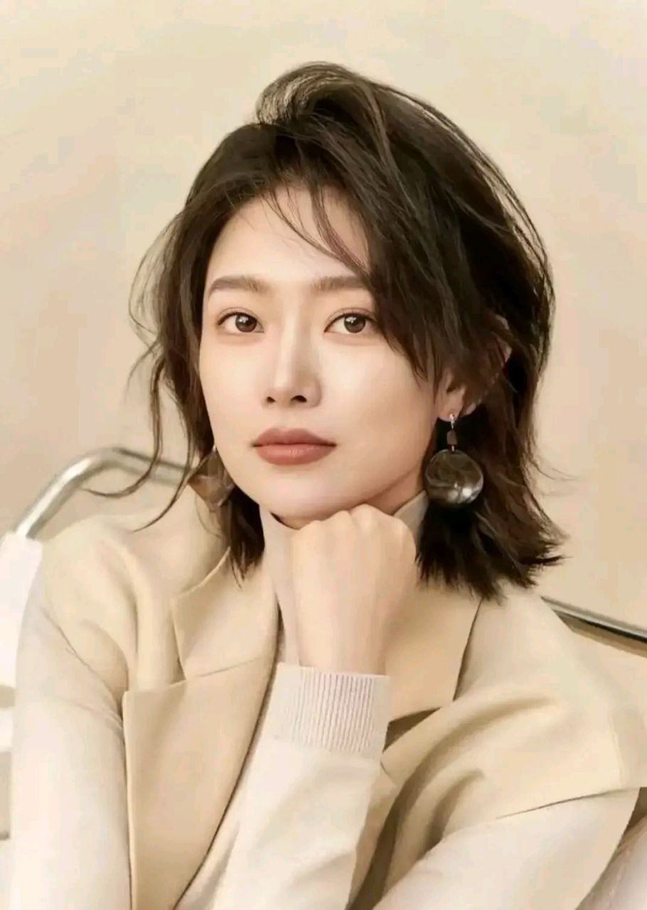 李七月,美丽大方,央视主持人,猜下主持过那些节目