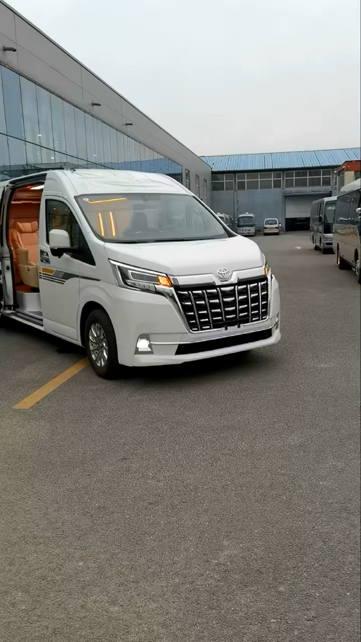 丰田海狮7座皇冠版