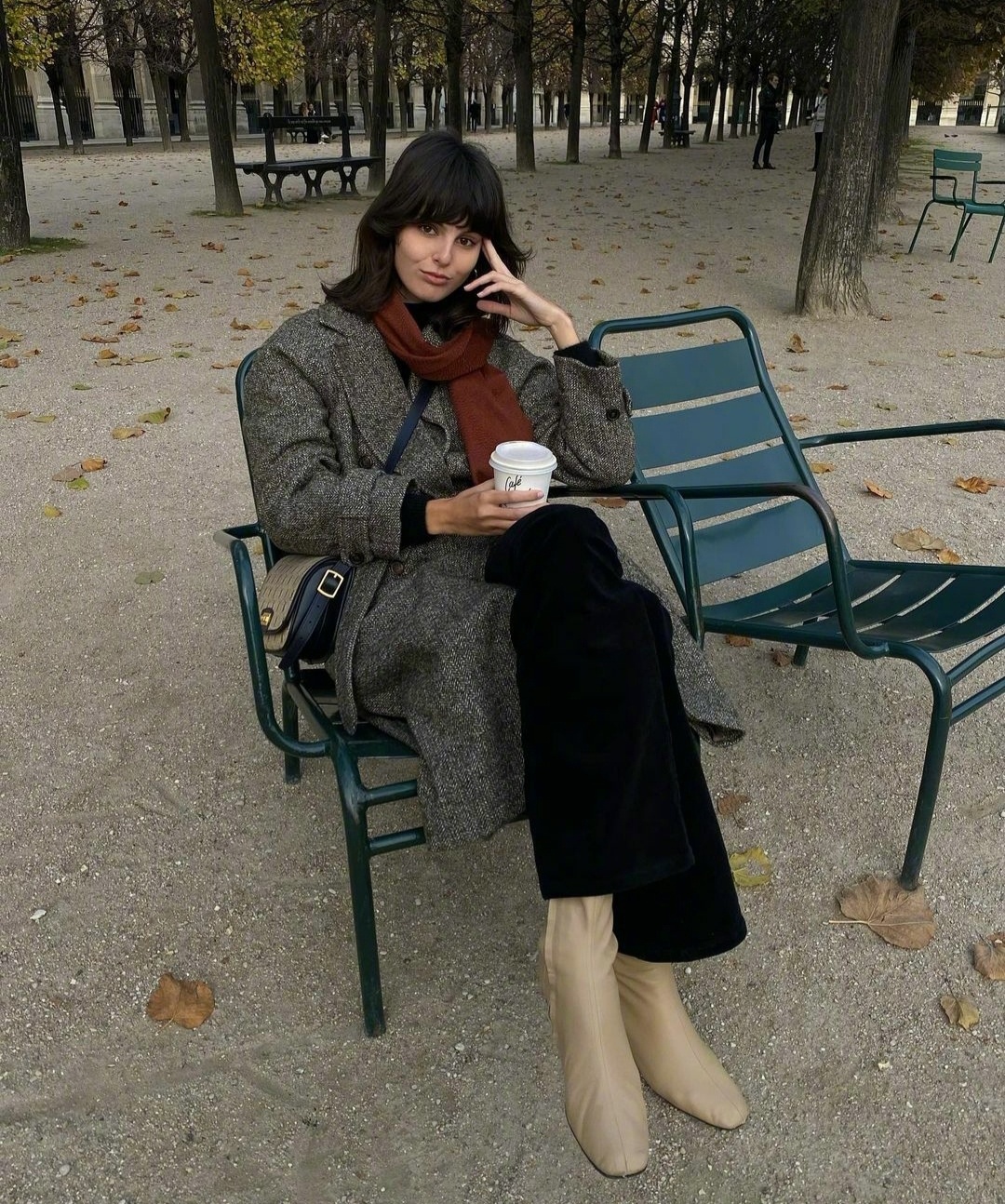 法国街拍真迷人!学会这3种穿法,你也能打造有品味的秋冬look