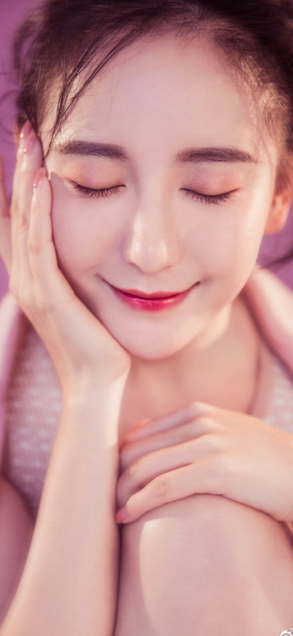 美女演员谢闻轩