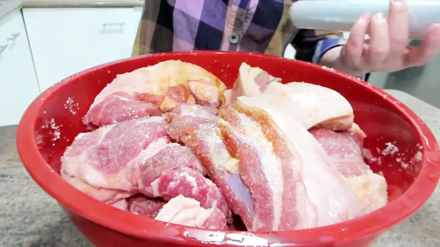 秋风起做腊肉,教你在家制作腊肉,色泽金黄,做法和配方都给你