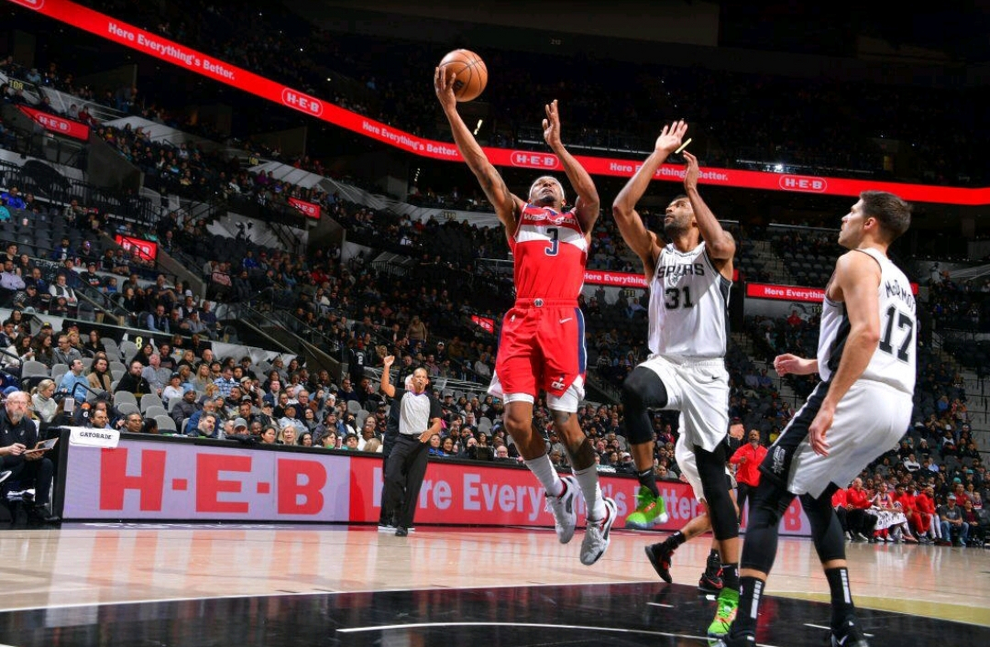 上一次客场战胜马刺要追溯到上个世纪】  nba常规赛华盛顿奇才客场以