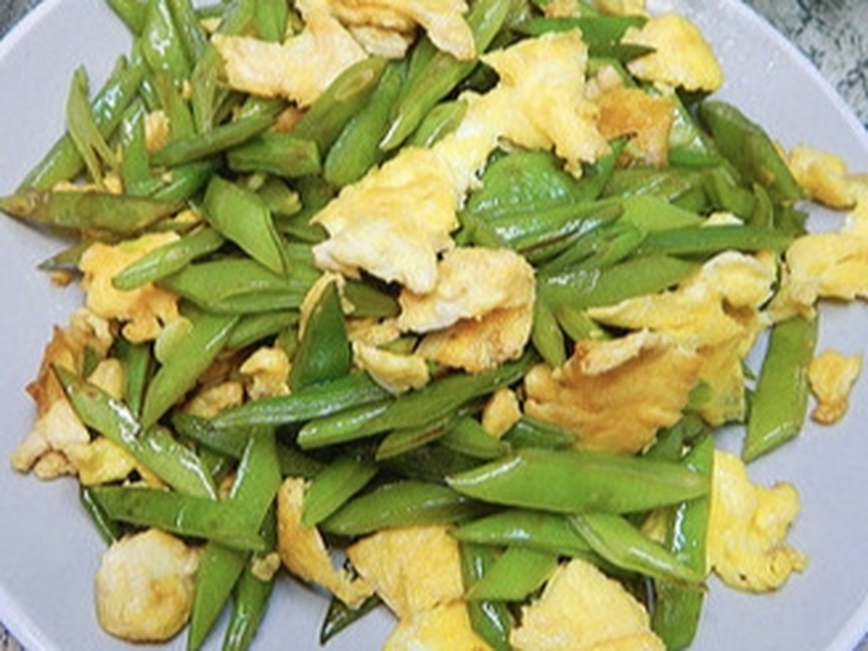 扁豆炒鸡蛋是一道非常简单又美味的家常菜.