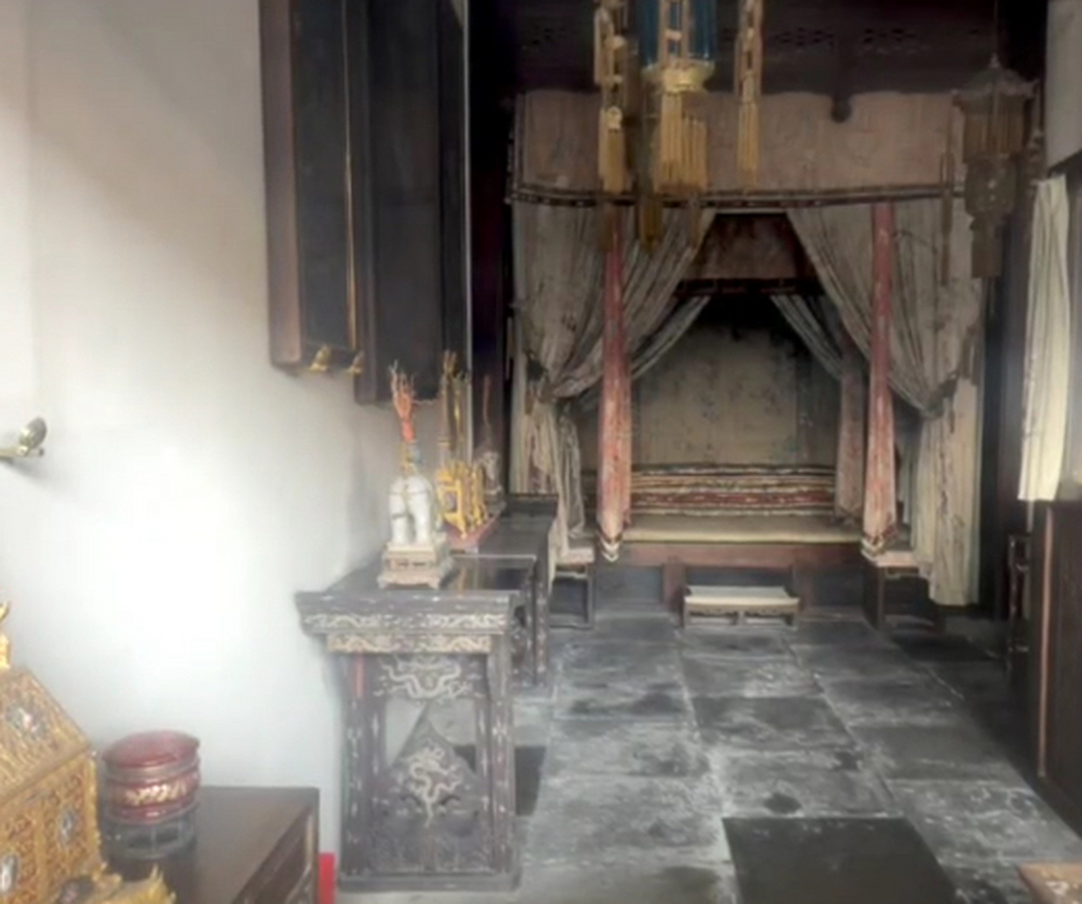 尚未对外开放的古代卧室,看着雕刻就知道低调奢华了