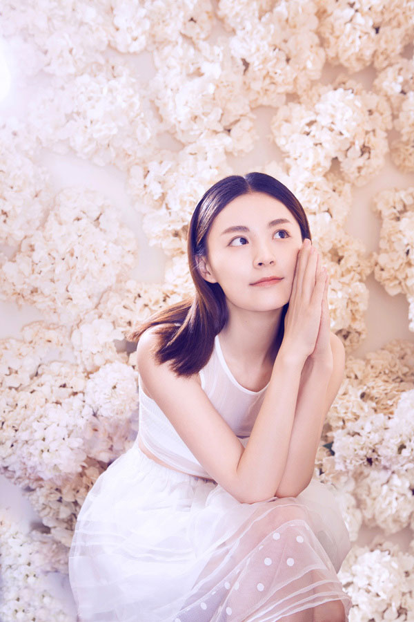 毛林林精美美图:笑容甜美,清新迷人!