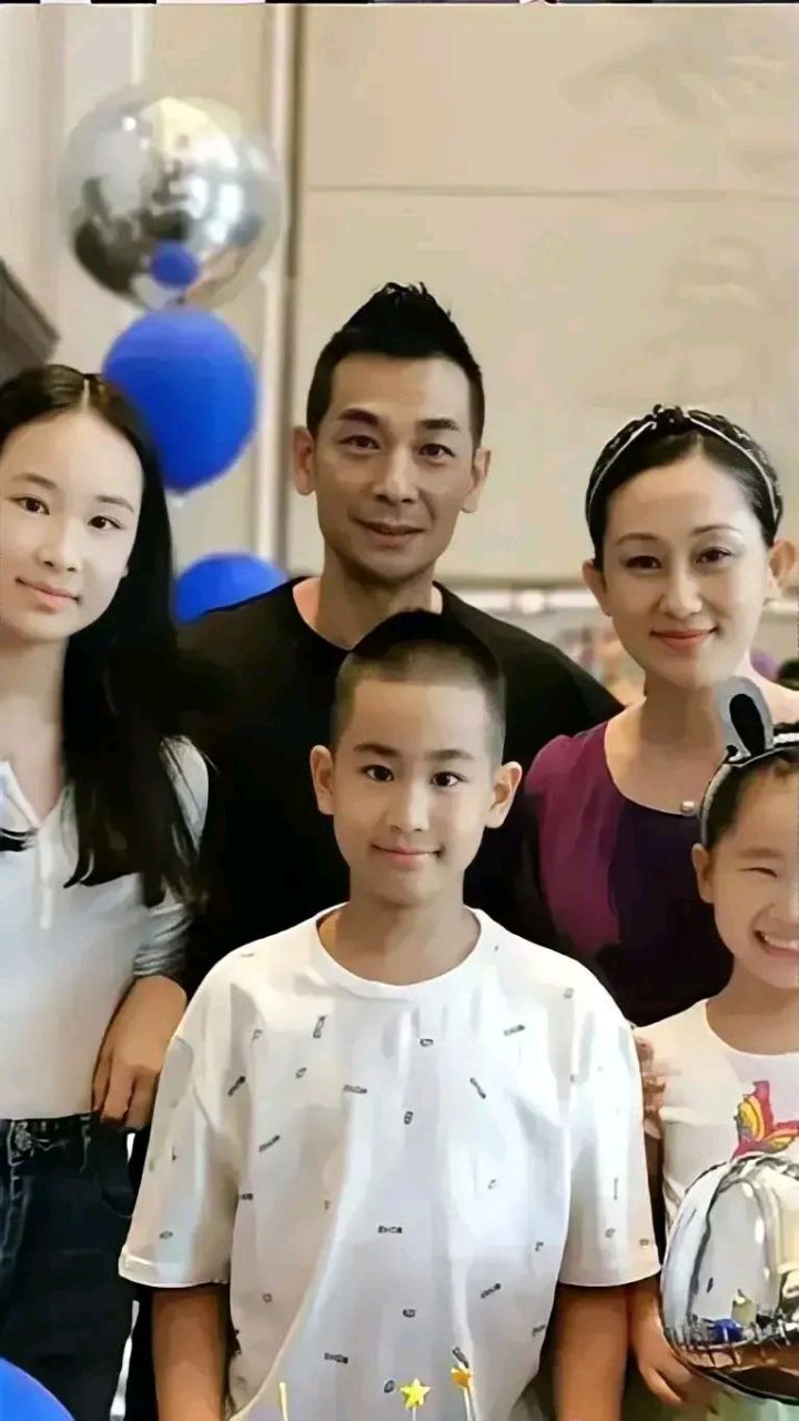 赵文卓张丹露,婚后对妻子宠爱有加,幸福的一家人.