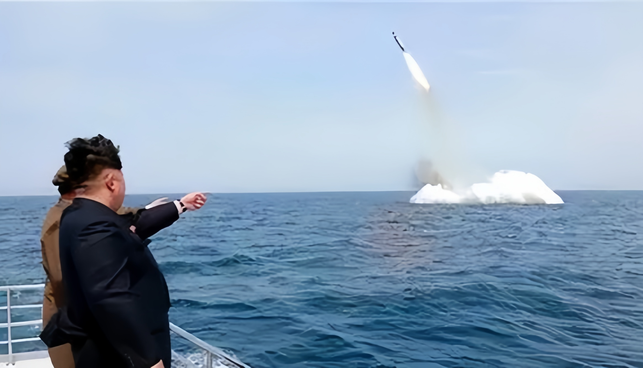 朝鲜说本国海军成功地发射了一枚战略巡航导弹.