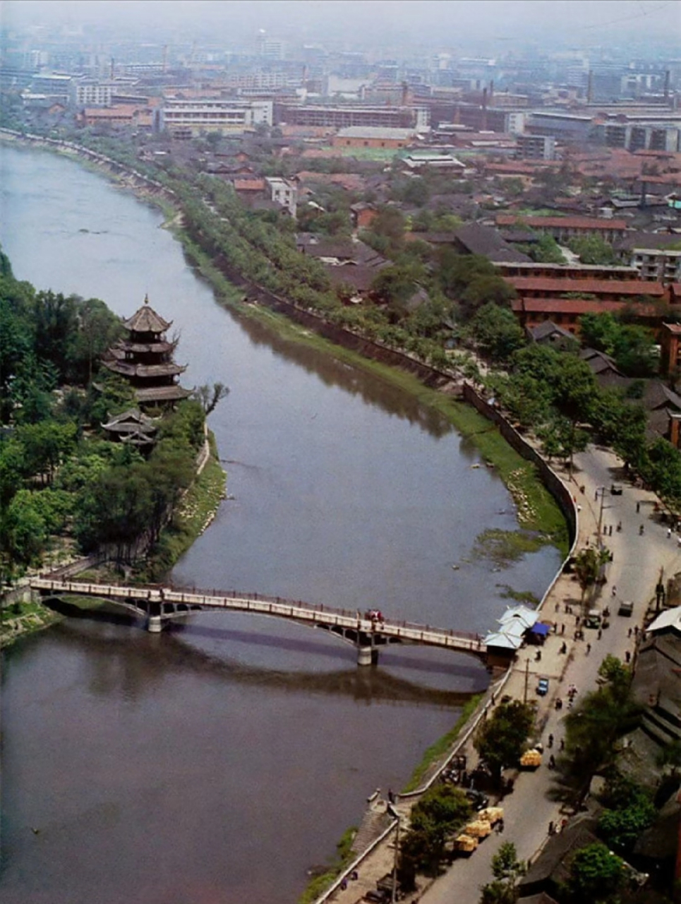 1984年,成都市区老照片,河流绕城而过,大家知道这叫什么河吗?
