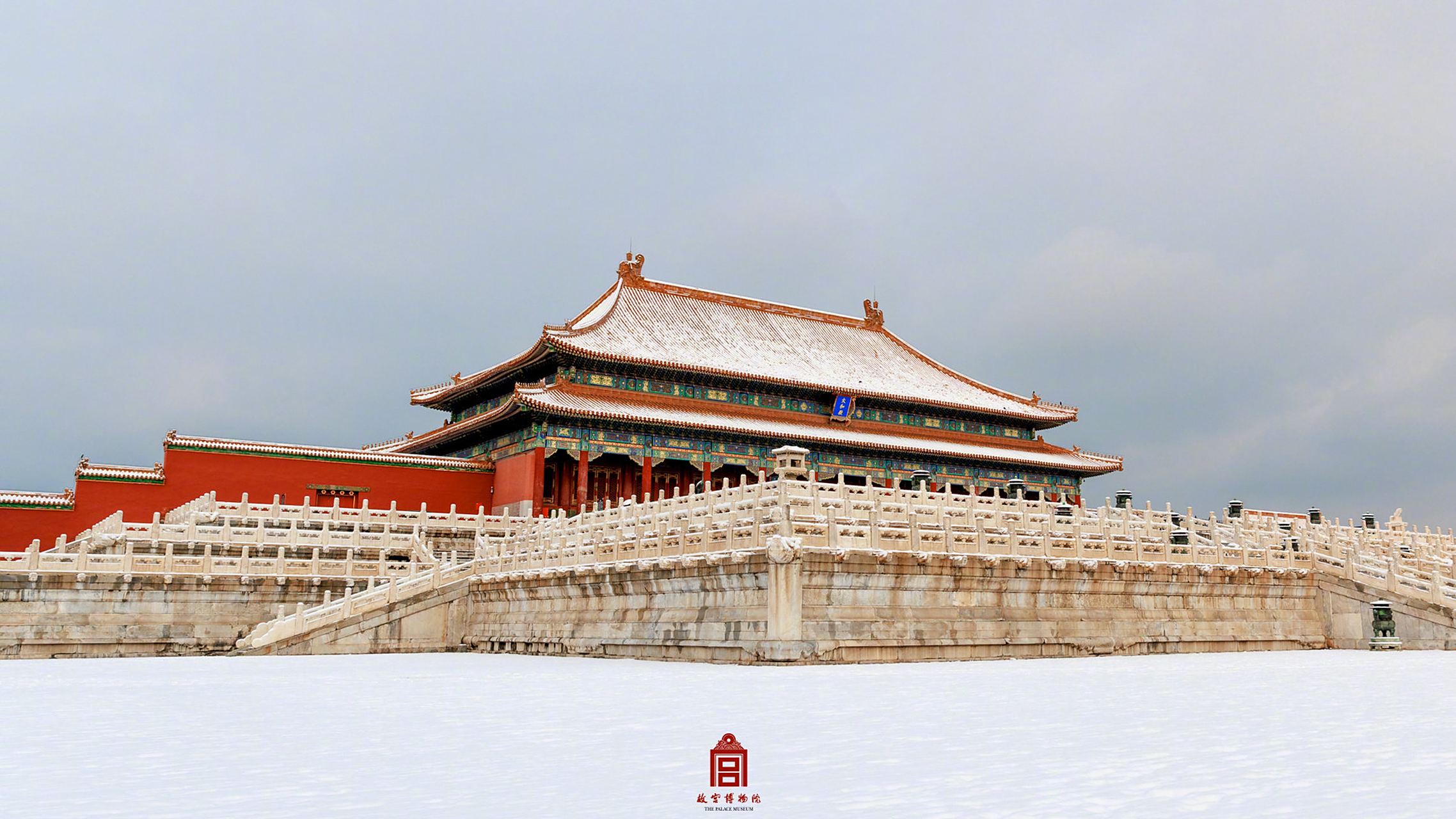 红墙白雪 故宫的雪景也太美了# 今天北京大部分地区都下雪啦,故宫内