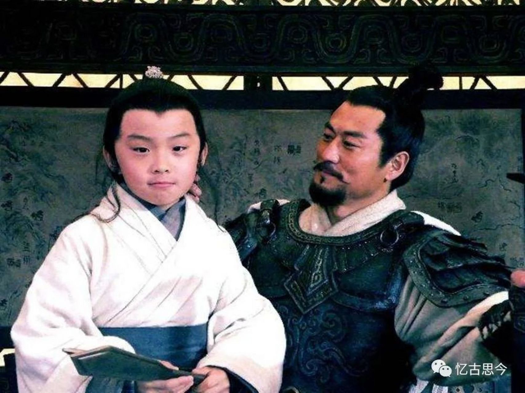 神童之交 荆州神童周不疑去许都与曹冲关系很好,曹操也很喜爱他们两个