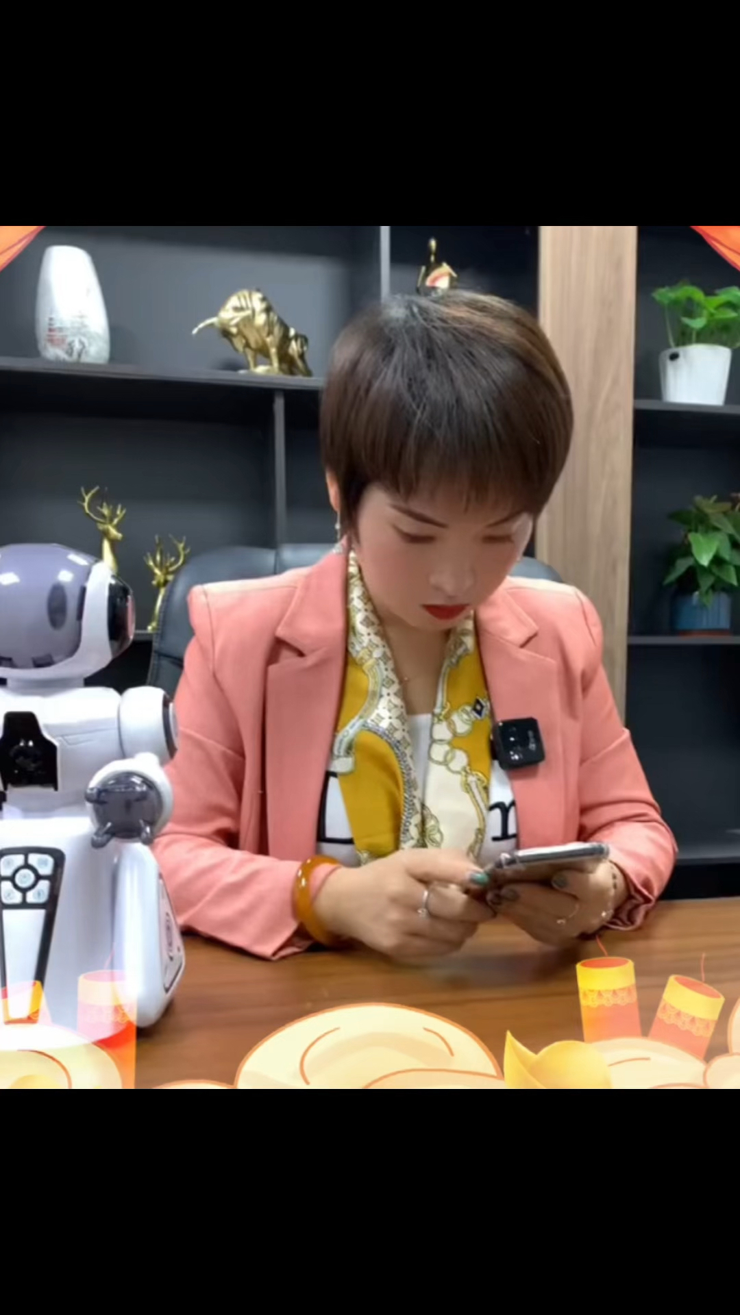 老员工自己回家看孩子,读书成年人的世界没有自由,总有舍不得 #老板娘