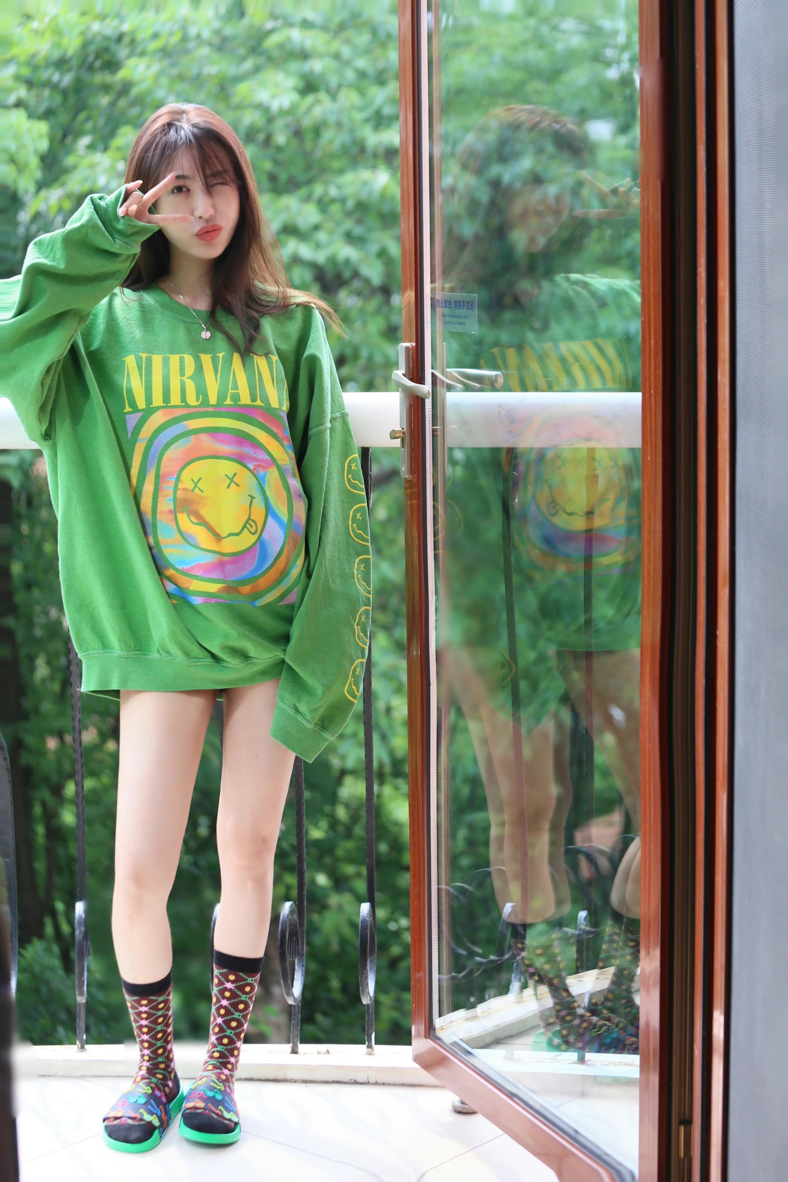 李菲儿简约穿搭