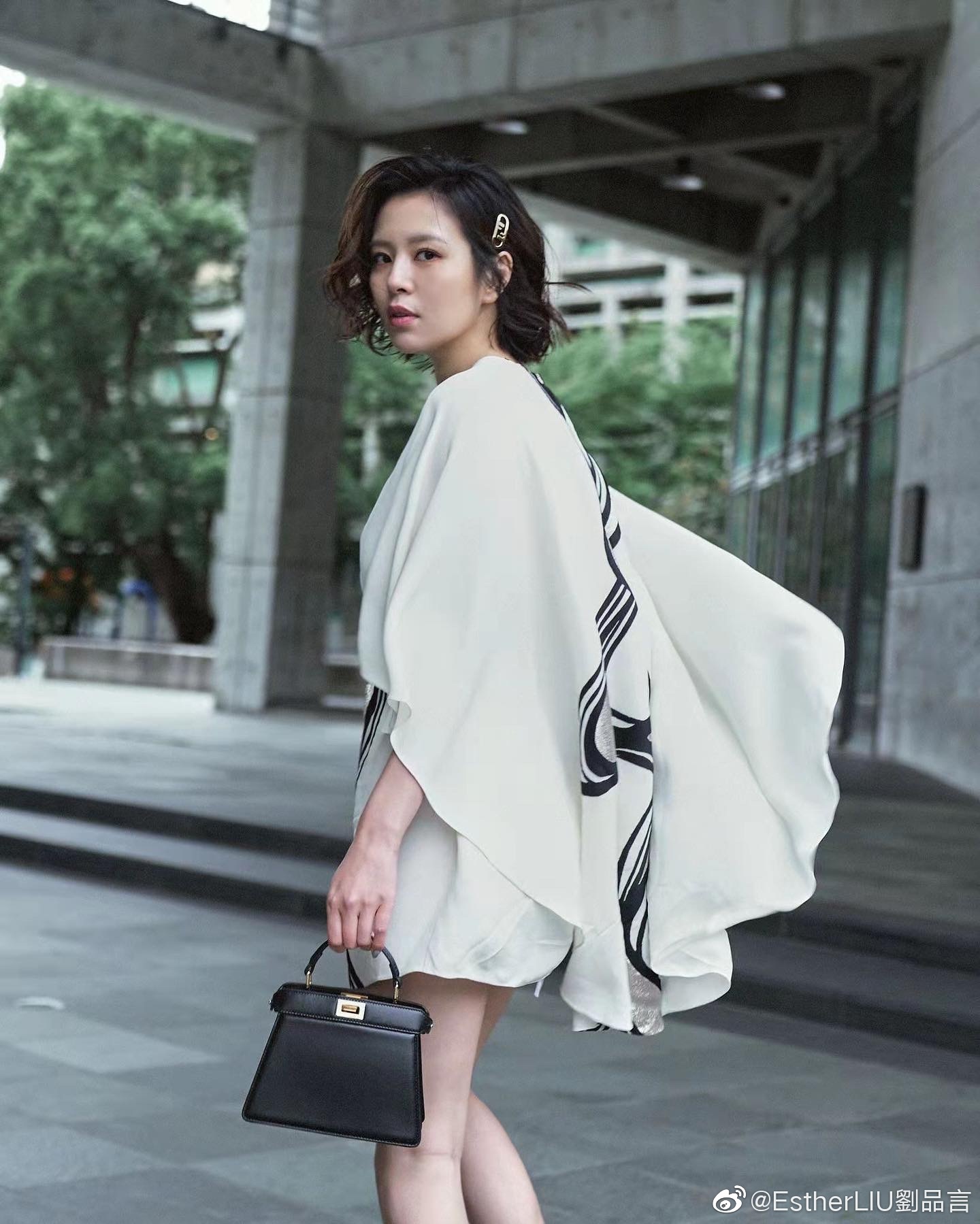 刘品言短裙写真大片