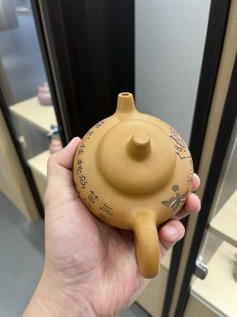 【大成壶·】 泥料:   黄金段泥,容量:   240cc 作者:江苏省大师 王福