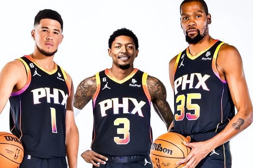 利拉德评价:杜兰特,比尔,布克组成nba历史最强得分三巨头!