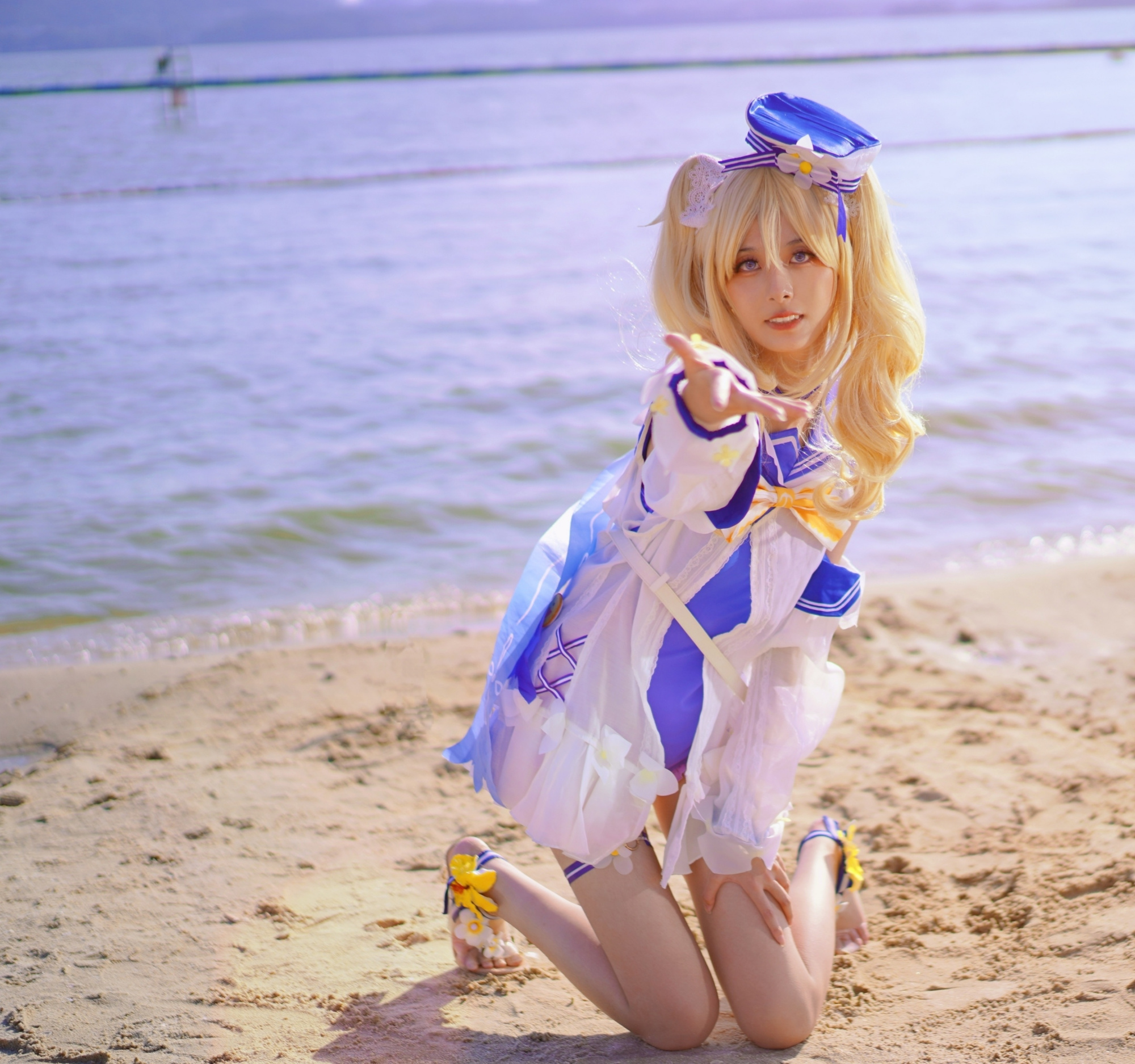 芭芭拉泳装cos,有这双大长腿,颜值差一点也没关系了吧